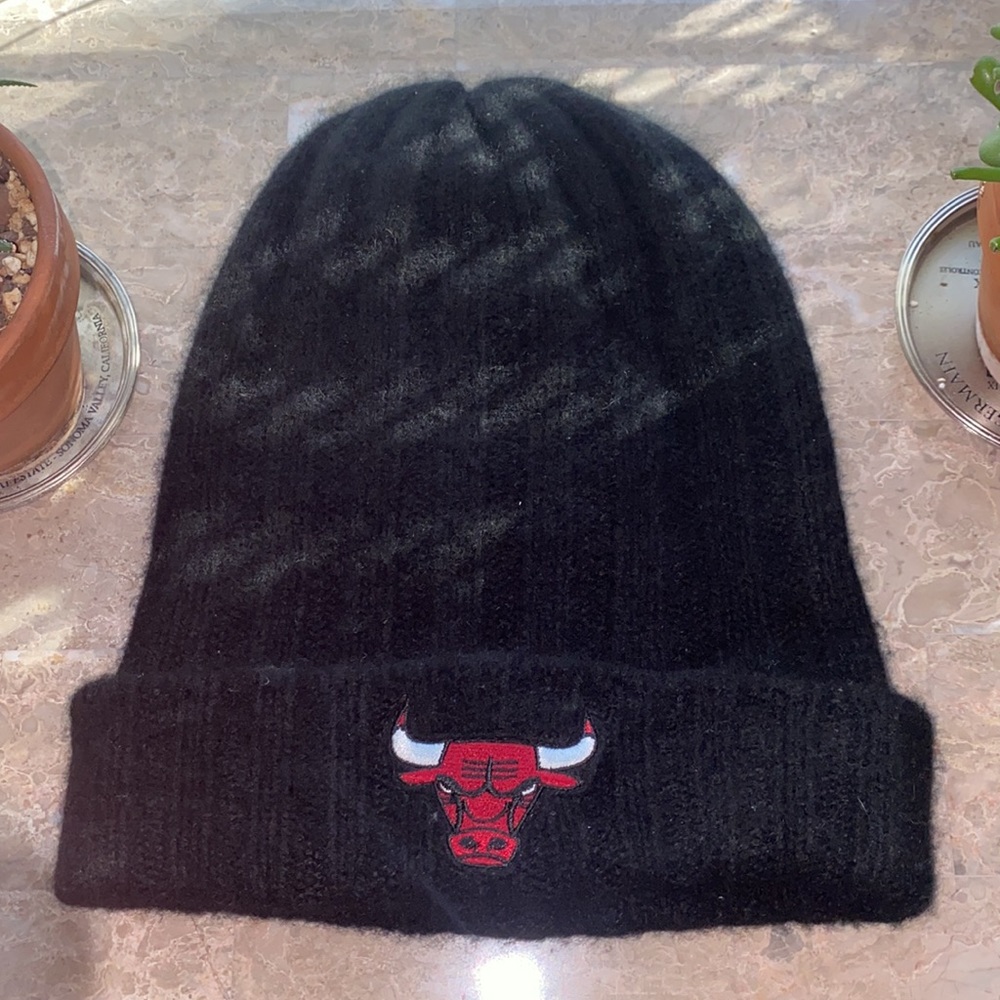The Elder Statesman Chicago Bulls Black & Red Cashmere Beanie